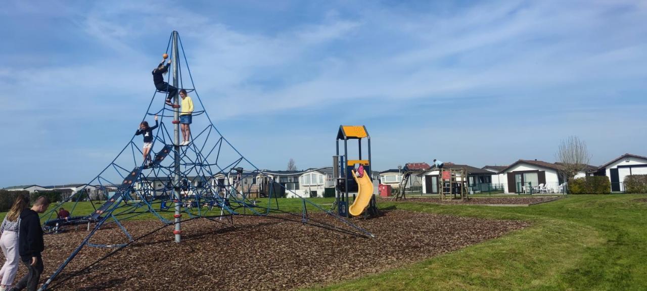 Przytulny Domek Holenderski Z Podgrzewanym Odkrytym Basenem Do Dyspozycji Gosci De Haan Exterior foto